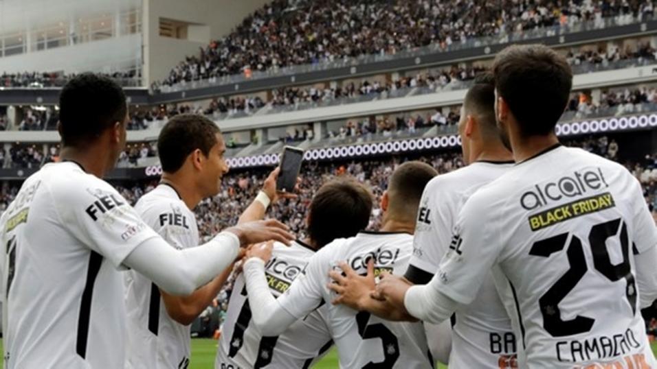 Corinthians players celebrate